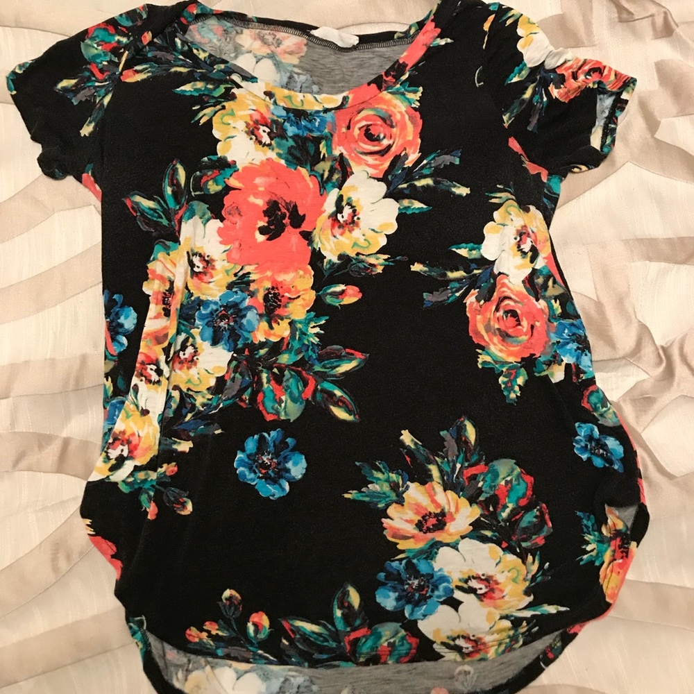 Floral boutique shirt size large